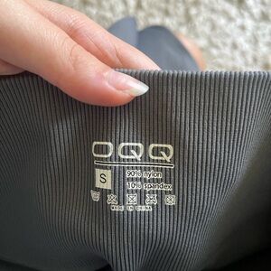 OQQ Women's Gray Ribbed Leggings